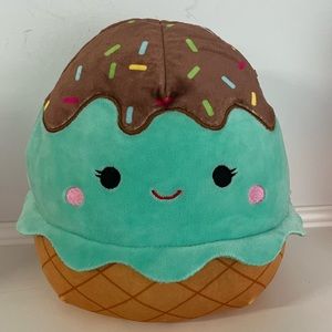 8” Maya Squishmallow